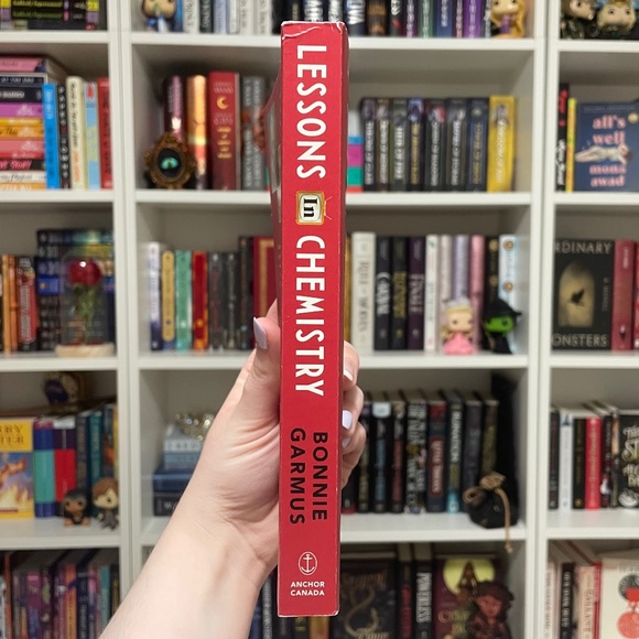 Historical Fiction Book: Lessons in Chemistry by Bonnie Garmus - Picture 2 of 3